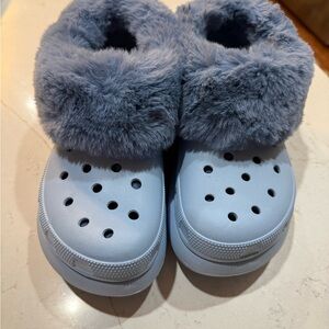 Crocs women forever, crush light, blue clogs fur men’s size 5 women’s size 7